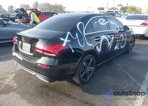 2022 Mercedes-Benz A 220 z USA, uszkodzony, nr VIN W1K3G4EB4NJ335831